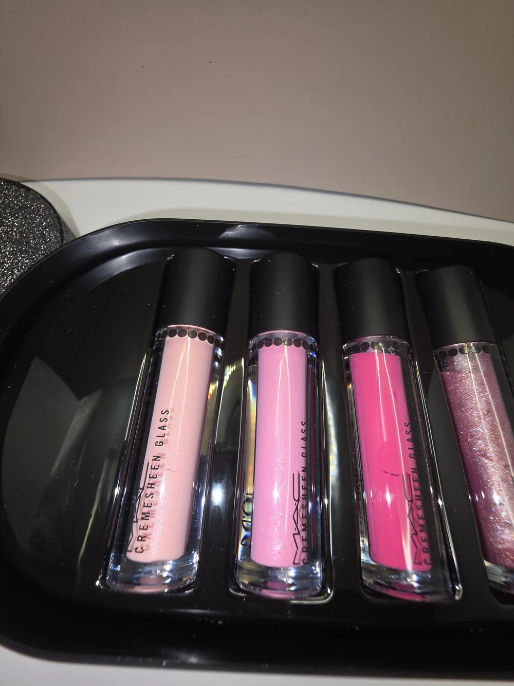 LIMITED EDITION MAC HEIRLOOM Objects Of Affection LIP GLOSS SET- 